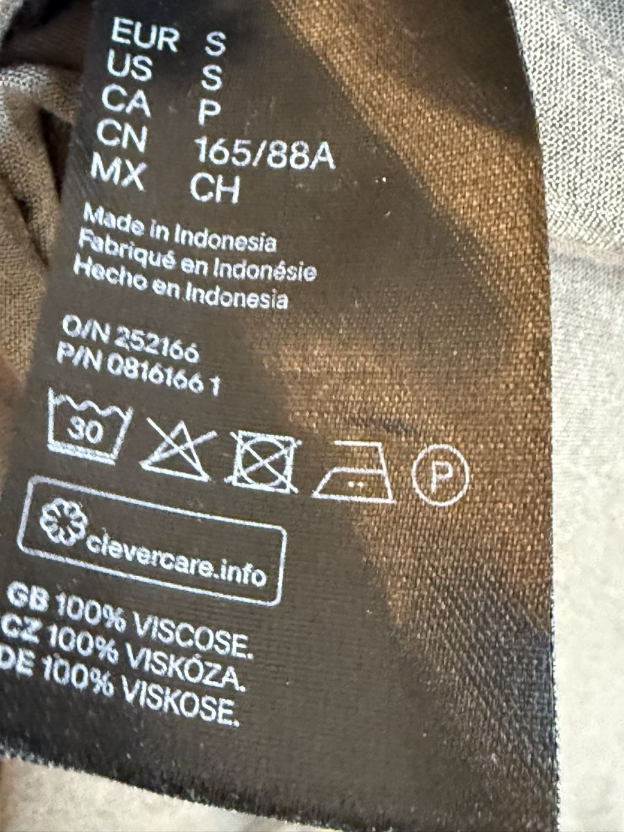 H&M Tuniques: Tunique vert kaki H&M, t.S/36 – D'occasion à Tavannes par Thriftshop 5
