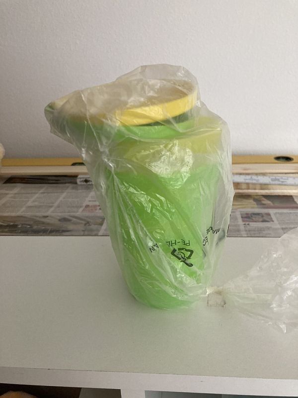 Tupperware Bicchieri: bicchieri con foro cannuccia – Nuovo e nell'imballaggio originale da Airolo venduto da Hmagnum