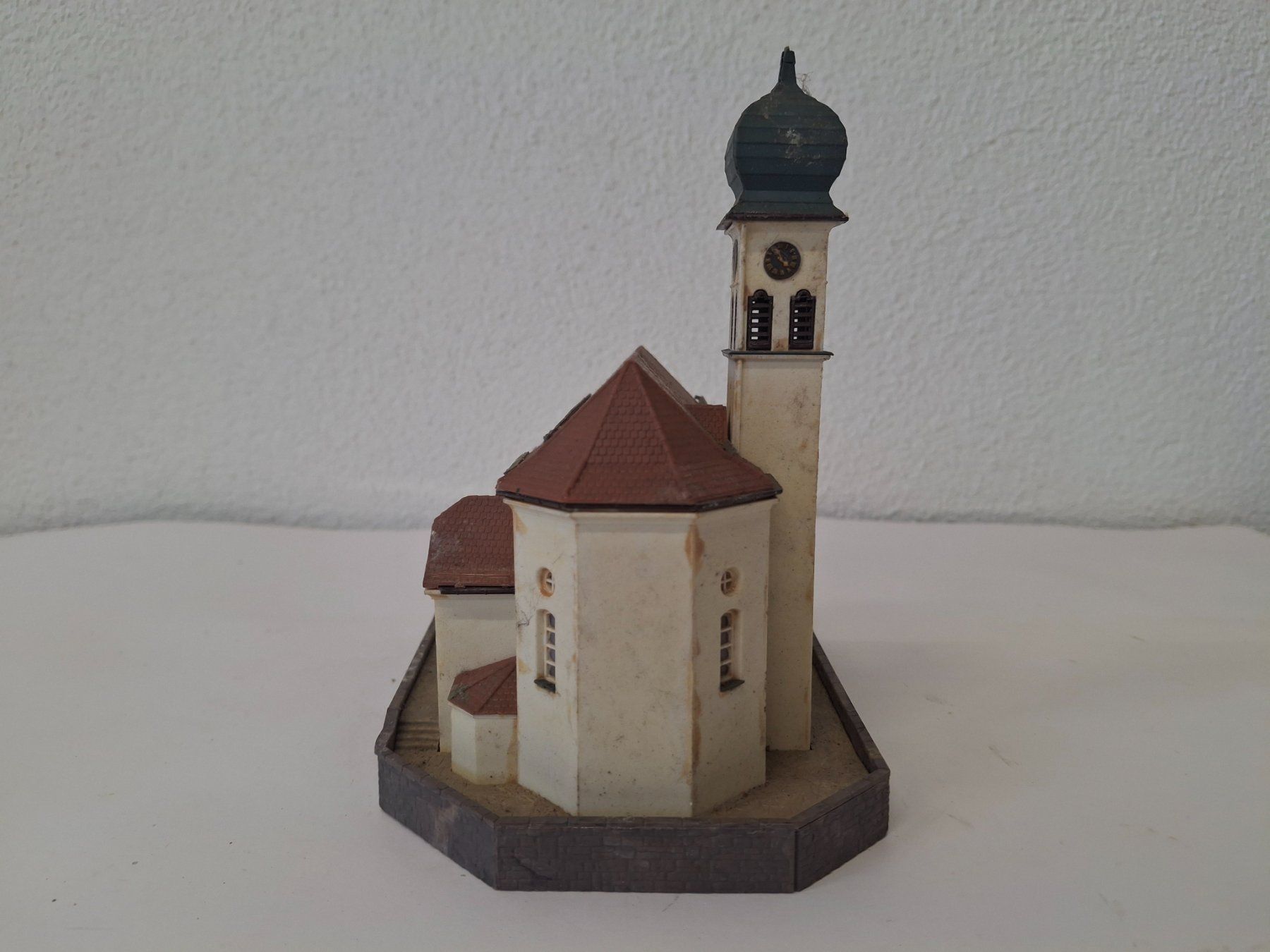 Kibri Modellini di ferrovie: Modellbau Kibri Kirche – Usato da Reichenburg venduto da AK307 2