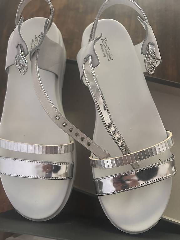 Scarpe da donna: Sandalo bianco e argento confortevole – Usato da S. Vittore venduto da mar_qdm8