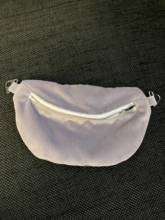 Trendige Bauchtasche aus Samt, Farbe Lila – Neu!