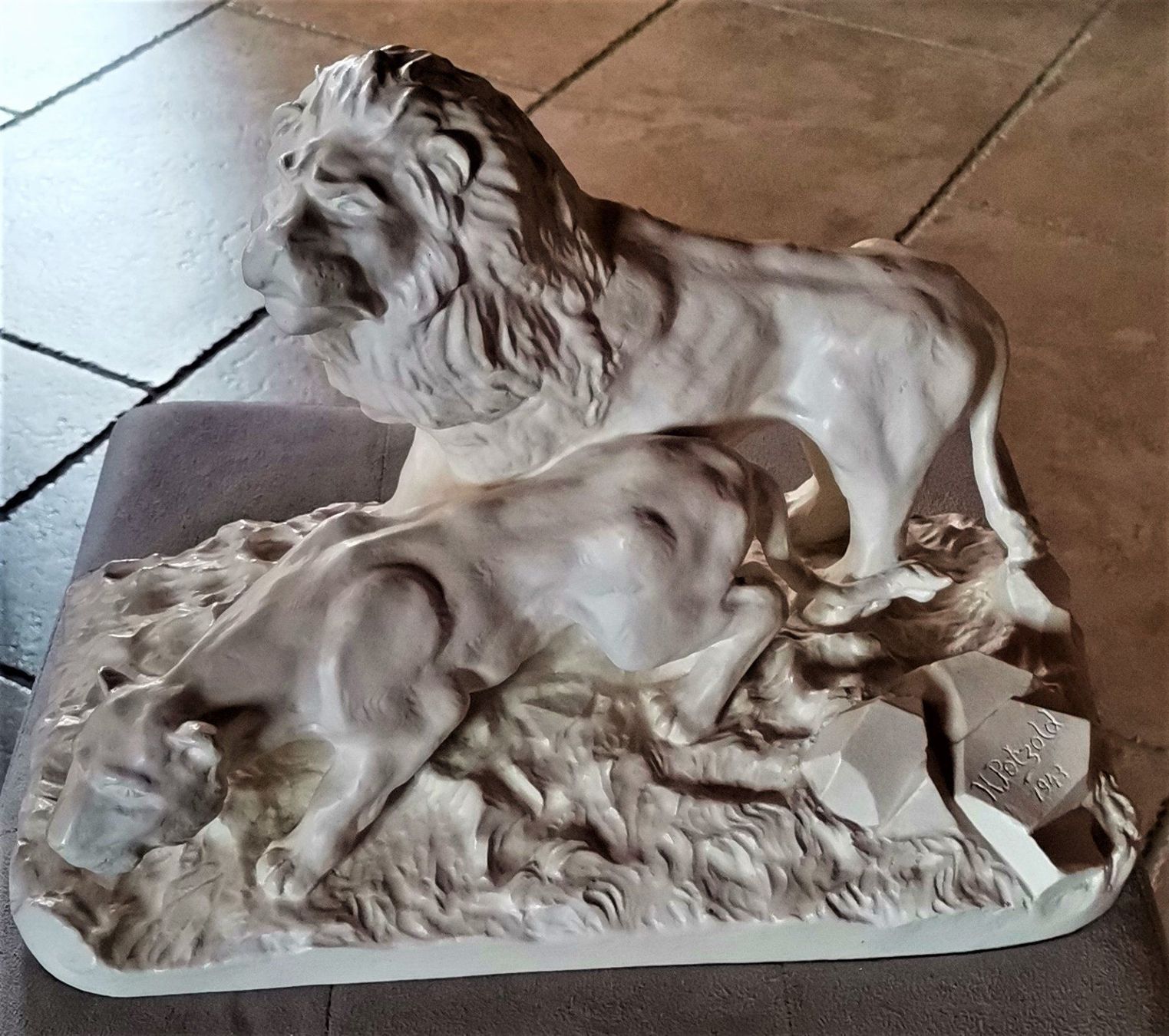 Skulpturen & Statuen: Löwenpaar aus Gips von 1943 – Gebraucht aus Mund von Happy_trader