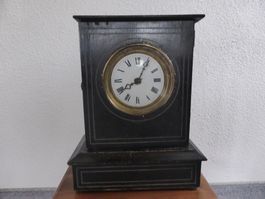 Kamin- oder kl.Tischuhr mit Eisenuhr (Comtios-Uhrwerk)