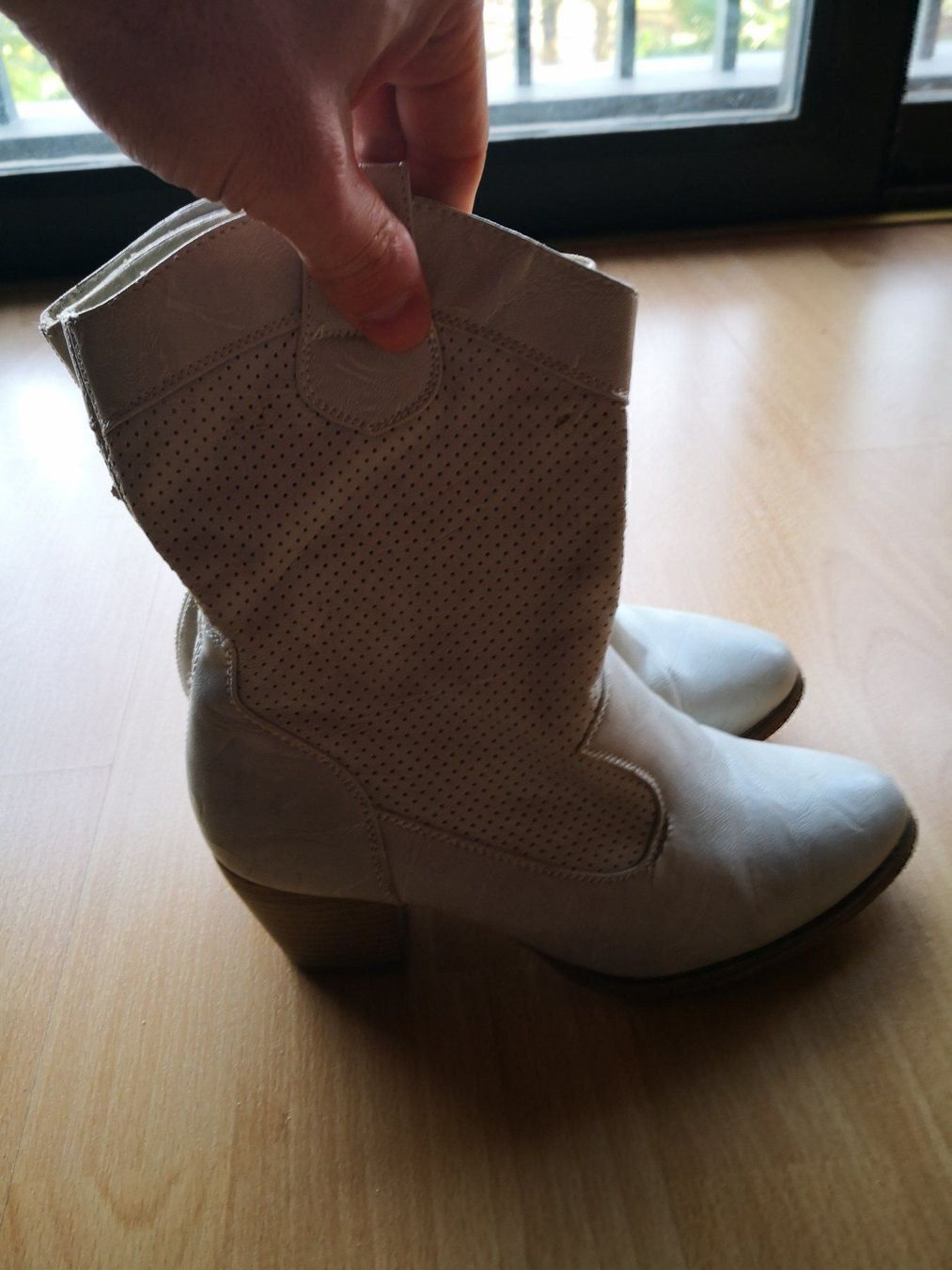 Scarpe da donna: Dazawa Beige Boots – Usato da Gentilino venduto da berrama