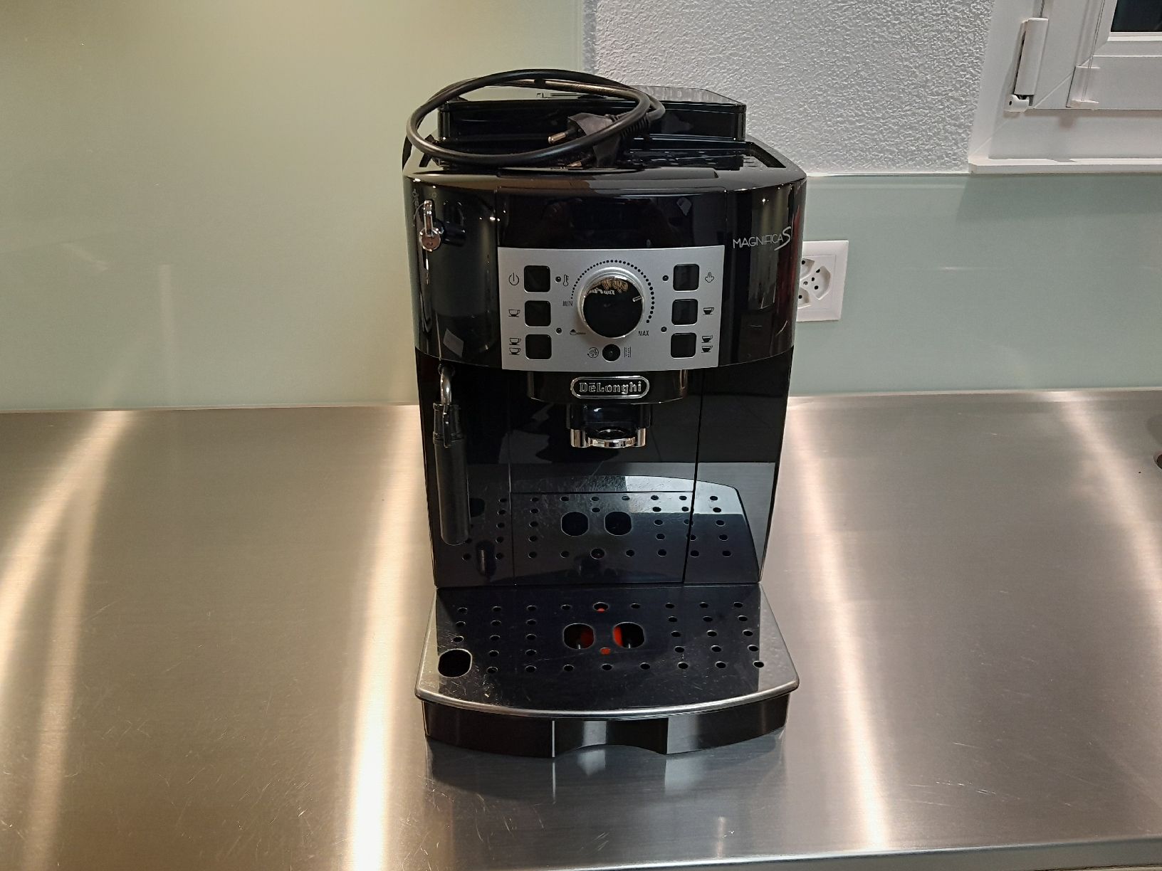 De'Longhi Macchine per caffè & Macchine per espresso: De Longhi Magnifica S – Usato da Möriken AG venduto da Topfuel7