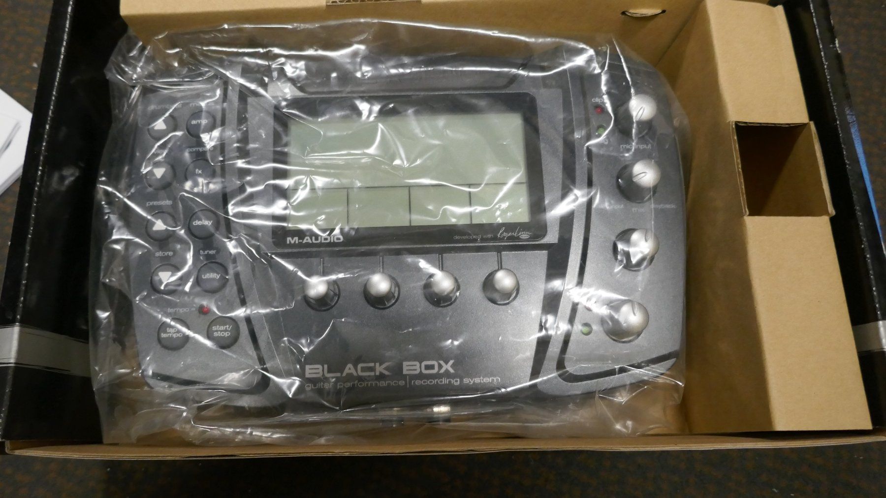 M-Audio Strumenti musicali: M-Audio Blackbox Guitar Performance Recording System – Nuovo (secondo la descrizione) da Wenslingen venduto da FairlightCMI 2