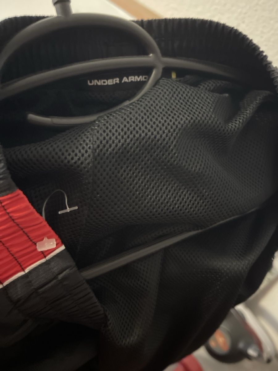 Under Armour Leggings: Under Armour Track Pants Black Red Size L used – Nuovo (secondo la descrizione) da Winterthur venduto da shp_xcc5 3