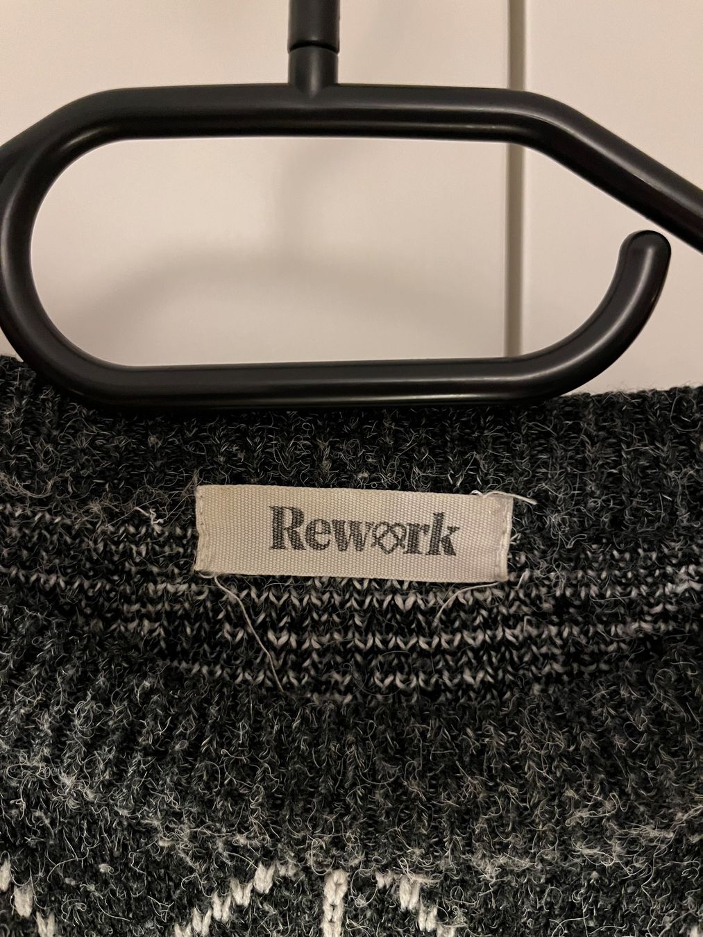 Maglioni & Felpe: Rework Vintage Strickpulli grau weiss oversized – Usato da Gümligen venduto da blackberrys 2