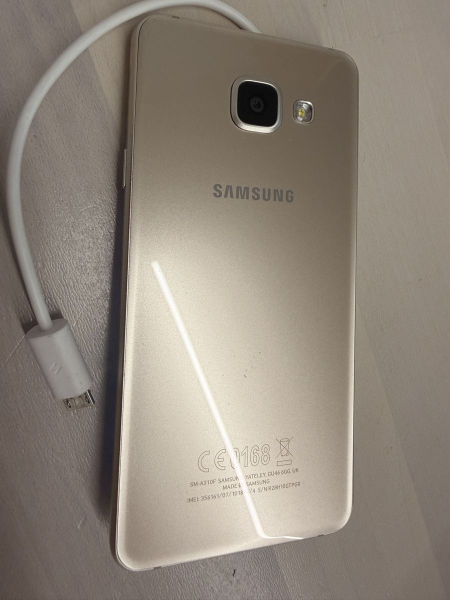 Samsung Telefoni cellulari / Smartphones: Samsung Galaxy A3 16GB – Usato da Gersau venduto da e_dot_and_com 1