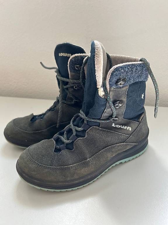 Scarpe per ragazze: Lowa Winterschuhe Mädchen Gr. 35 – Usato da Herisau venduto da knustine