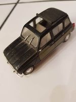 Renault 4L bicolore, toit ouvert