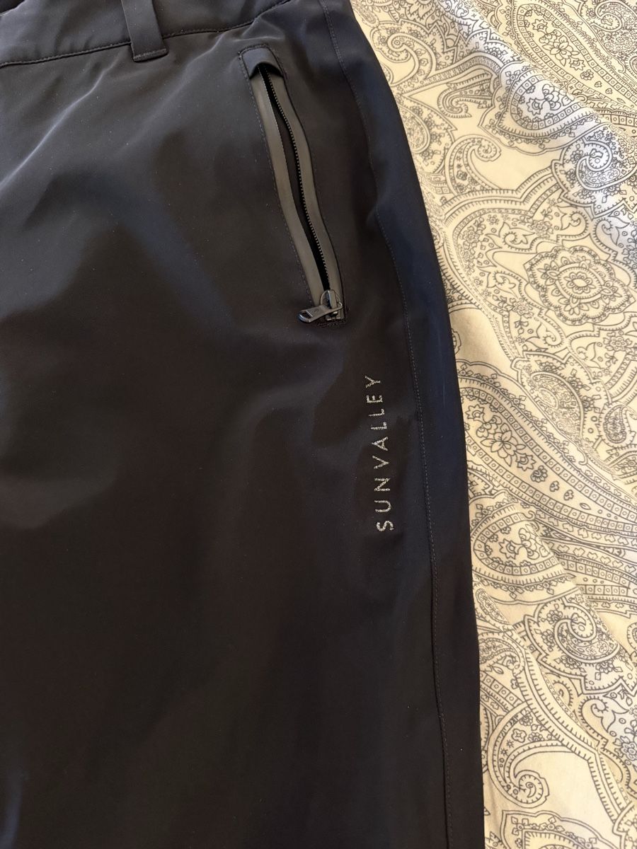 Pantalons: SUN VALLEY black ski pants – D'occasion à Genève par jad_2zfn 2
