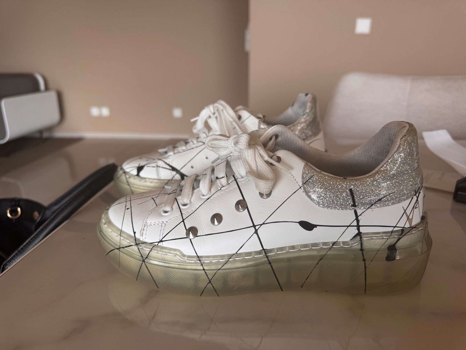Scarpe da donna: Scarpe di ginnastica V2 Galaxy taglia 38 – Usato da Aldesago venduto da dia_p6gh 1
