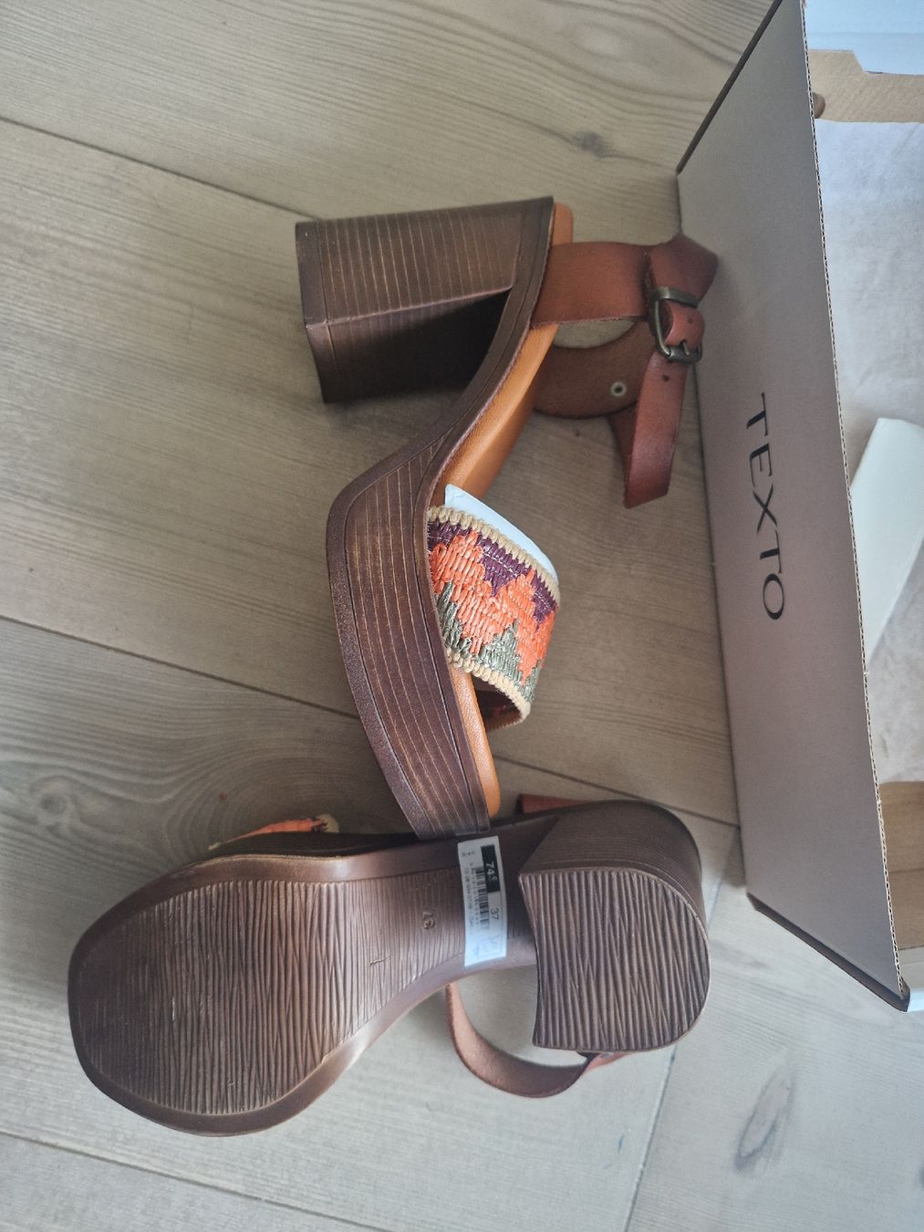 Scarpe da donna: Cognacfarbene Sandalen, Grösse 37, mit Absatz, Neu! – Nuovo e nell'imballaggio originale da Zürich venduto da stefanella 1
