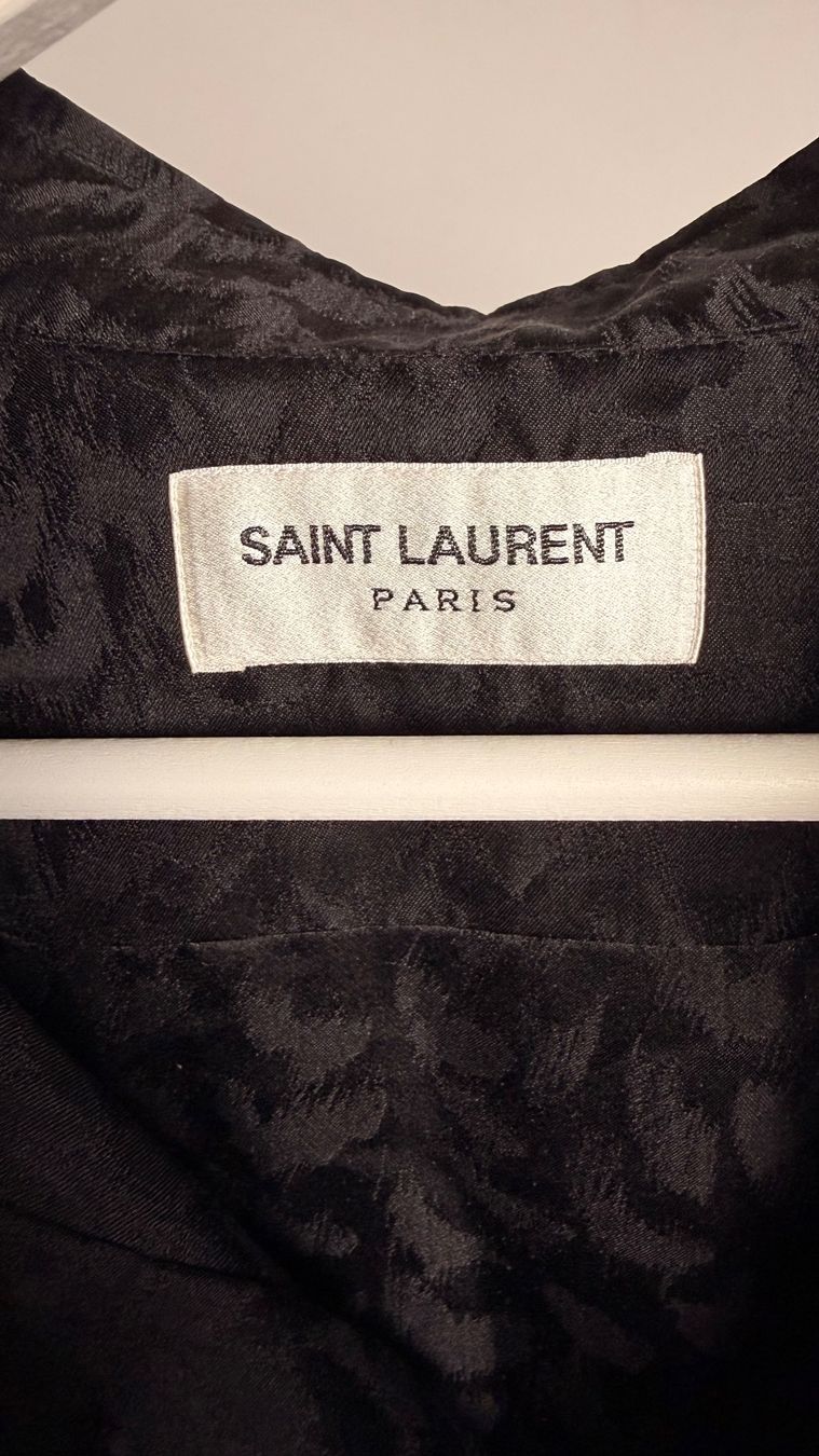 Saint Laurent Camicie: Saint Laurent Federn – Nuovo (secondo la descrizione) da Burgdorf venduto da ime_f9f6 5