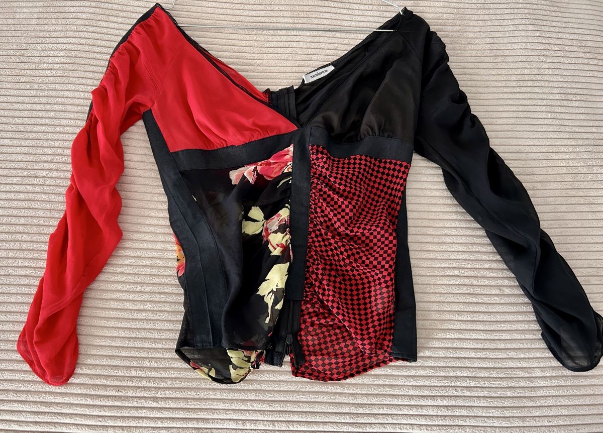Blusen: Roccobarocco Bluse Rot / Schwarz Grösse 34 Seide – Gebraucht aus Egliswil von anbe8