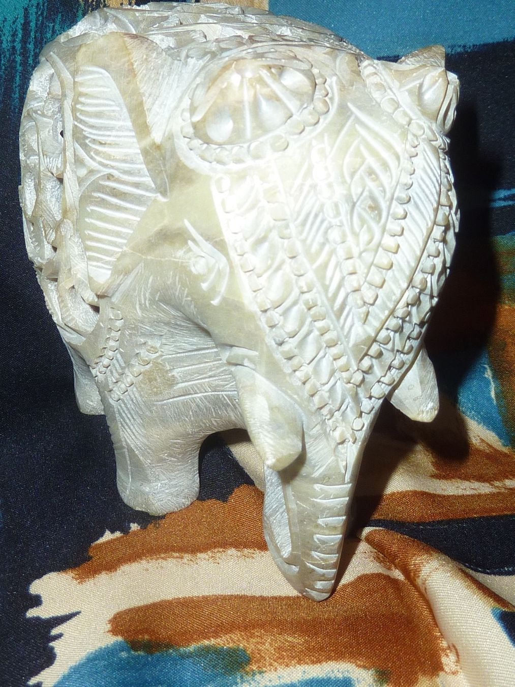 Statuette: éléphant sculpté dans du marbre – Usato da geneve venduto da chriztel 6