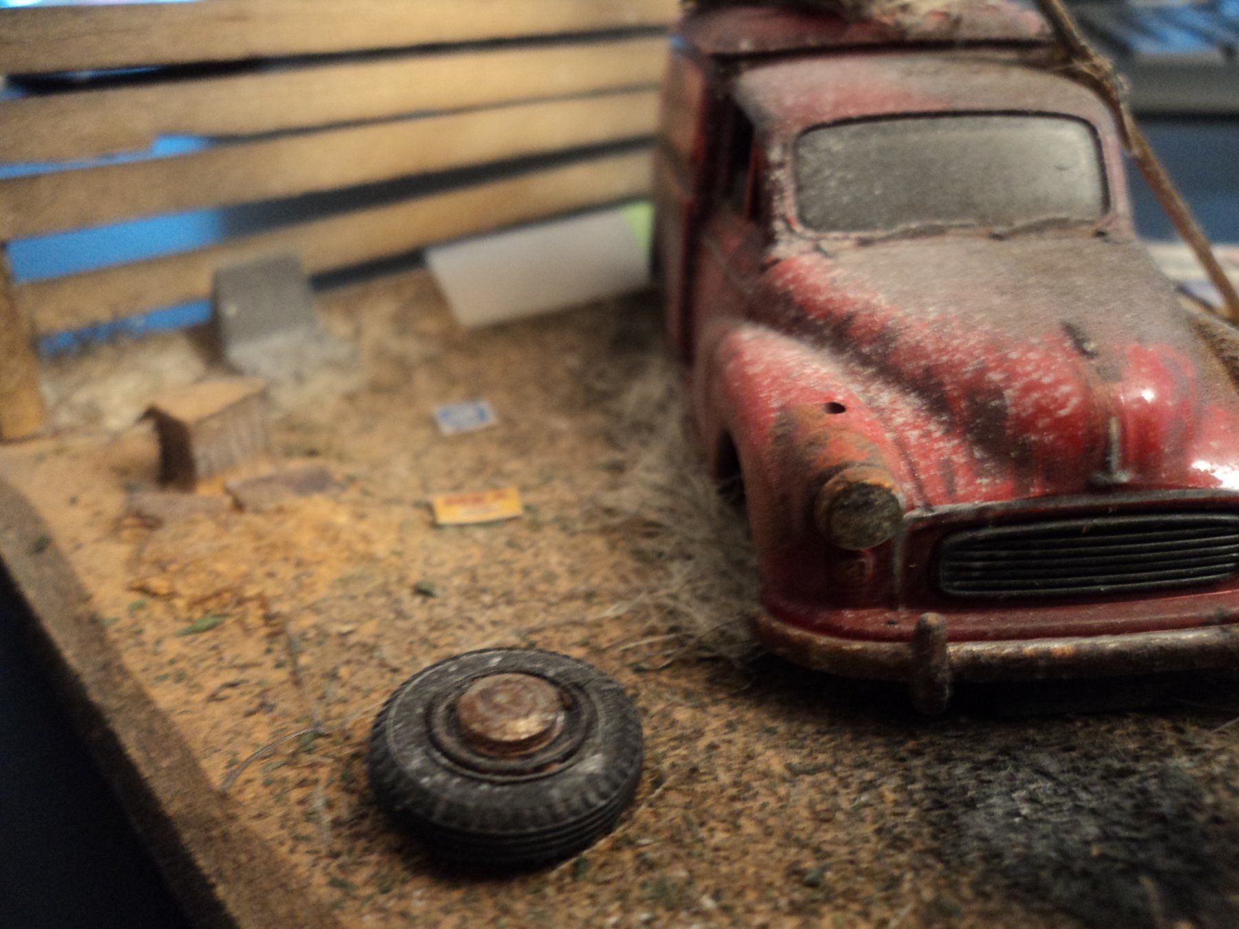 Modellini d'auto: Diorama Scheunenfund 1/43 mit Morris Minor – Nuovo (secondo la descrizione) da Schwarzenburg venduto da modelCARama 4