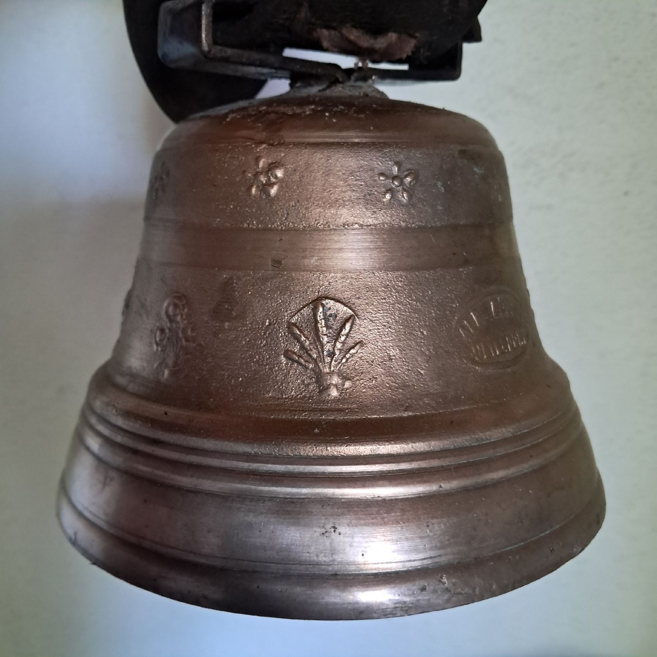 Cloches & sonnailles: ALTE Albert GUSSET GLOCKE  – D'occasion à Murten par SHETHOF 4