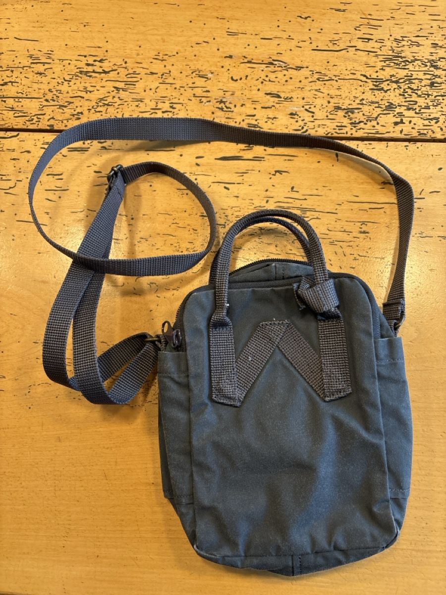 Fjällräven Taschen: fjällräven kanken sling dunkelblau – Gebraucht aus Malters von fafabien 1