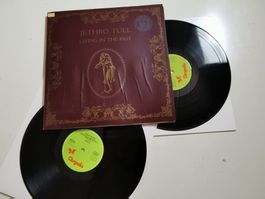 JETHRO TULL - LIVING IN THE PAST