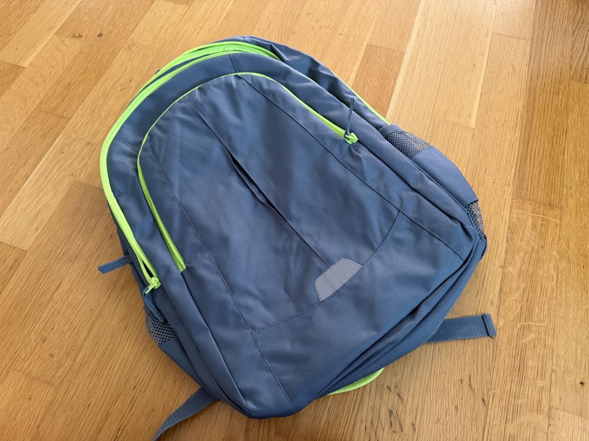 Sacs & sacs à dos: Neuer Schulrucksack mit Regenschutzhülle – Neuf avec emballage d'origine à Bettlach par Tradenet100
