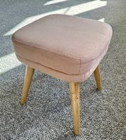 Sitzhocker in leichtem rosa soft bequem mit Holzbeine