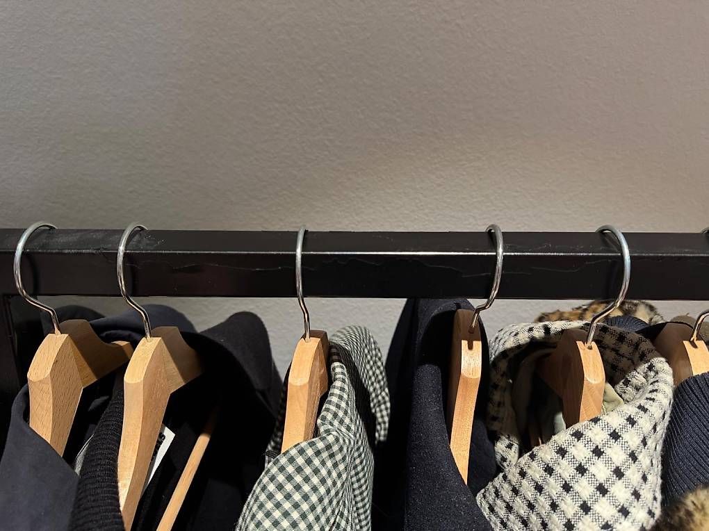 Porte manteau: Hay Loop Stand Garderobe  – D'occasion à Luzern par Alessa.lb 2