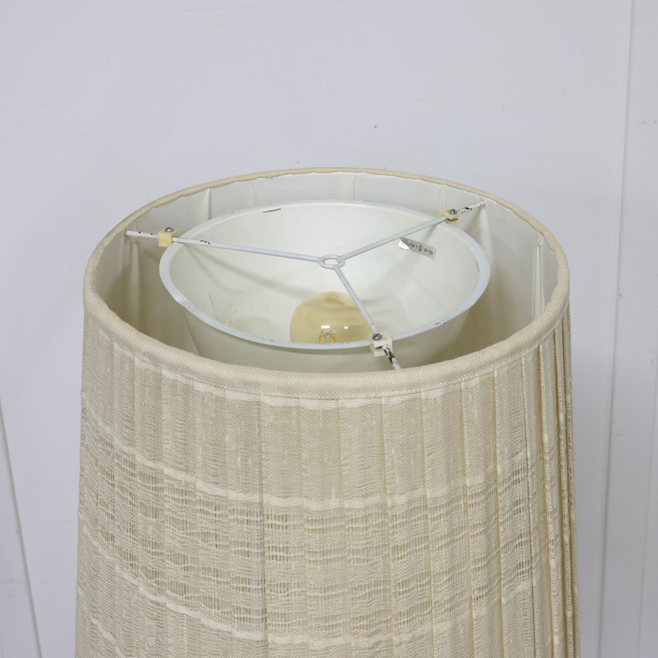Lampade: Sehr elegante Stehlampe aus Kunstharz – Usato da Volketswil venduto da brockipfannenstil 6