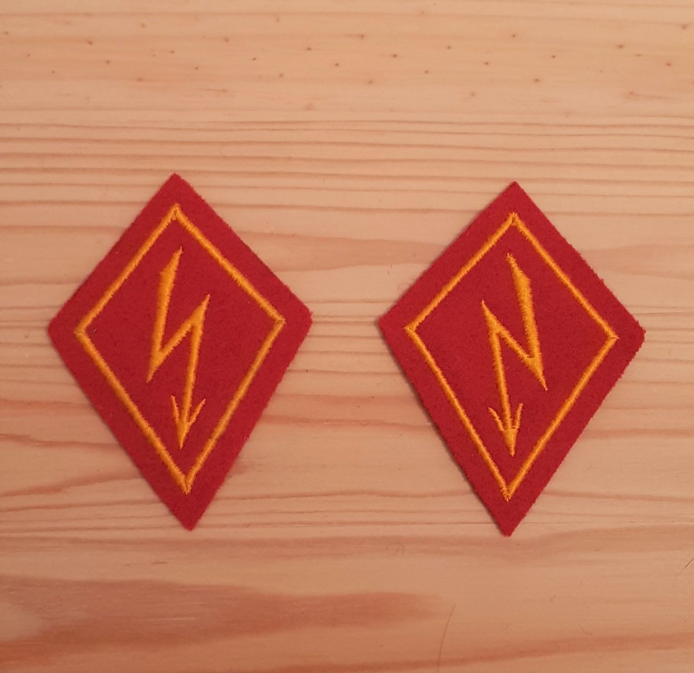 Armée suisse Insignes: Kragenspiegel Übermittlungssolddat – D'occasion à Bern par Collins2