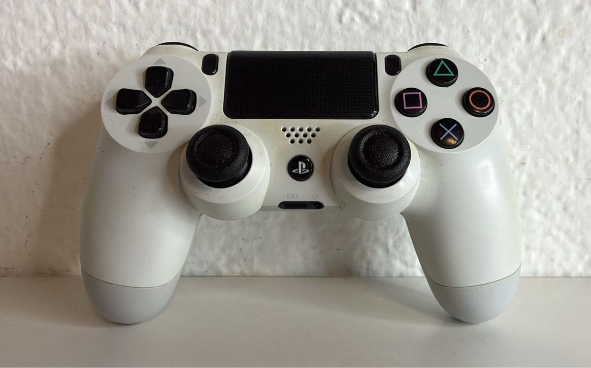 Sony Controller: PS4 Controller White 🎮 – Gebraucht aus Ehrendingen von bubulence