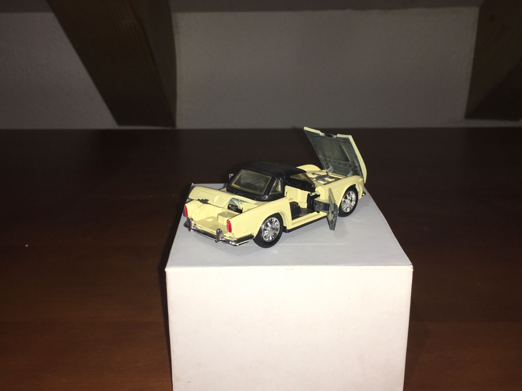 Triumph Modellini d'auto: Triumph TR 5 Closed 1/43 Eligor – Nuovo (secondo la descrizione) da Wohlen AG venduto da PrivatSammlung 2