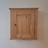 Antiker Hängewandschrank Tannenholz