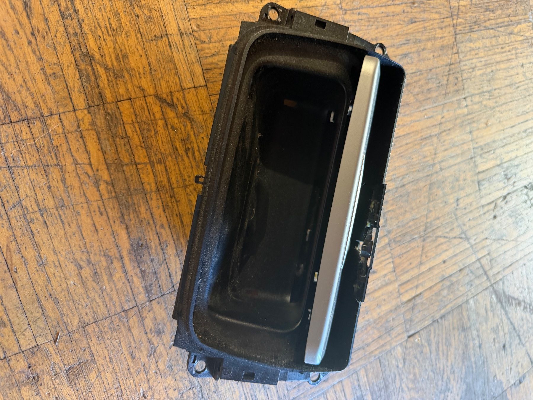 BMW Tutti pezzi di ricambio auto: BMW E90 / E91/ E92 / E93 Alu Optik Zierleisten top Zusta – Usato da Buochs venduto da mikhh33 5