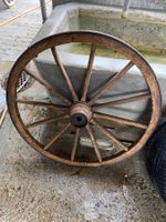 Antikes Holzrad / Wagenrad mit Eisenreifen,12 Speichen, Deko