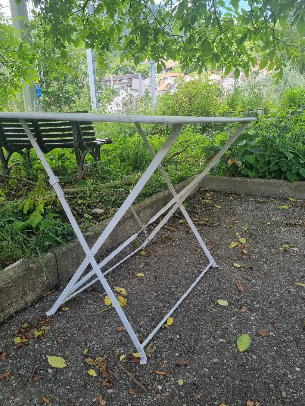Tavoli: Antiker Blechtisch weiss Sommer-Aktion! – Usato da Grellingen venduto da Swissmeen 2