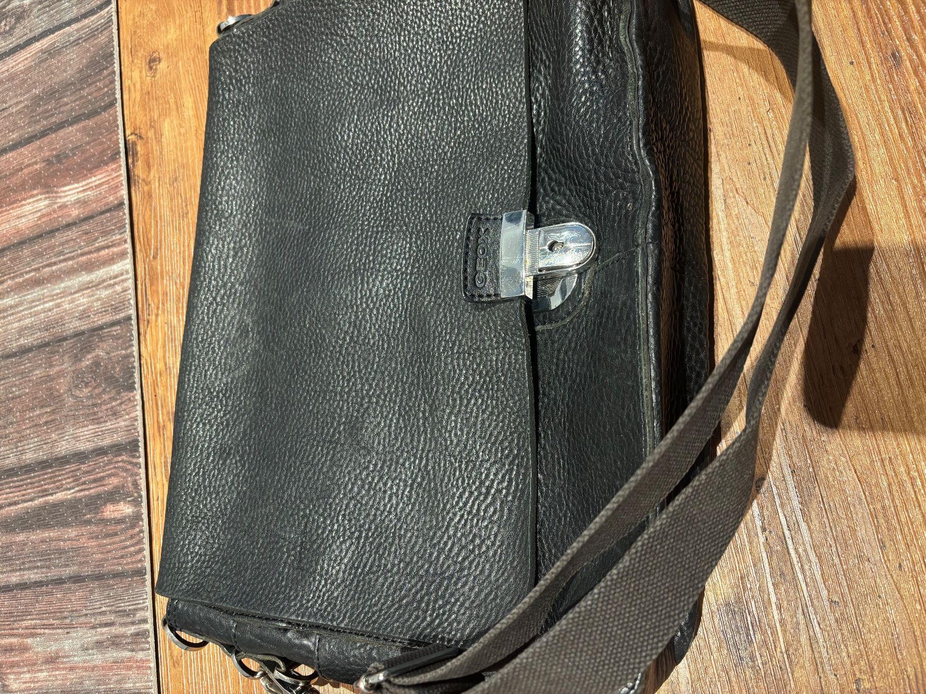 Geox Borse: Schwarze Laptop-Schultertasche aus echtem Leder – Usato da Seuzach venduto da Saui88