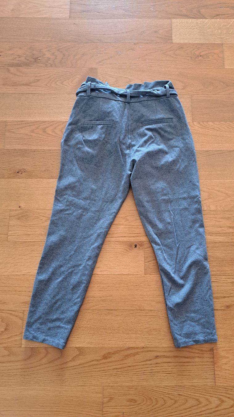 Vero Moda Hosen: Stoffhose mit Bindegürtel Vero Moda Grau – Gebraucht aus Seengen von ja6_65wp 6