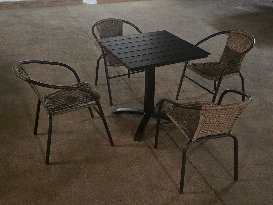 Set di tavolo e panche: Gartenmöbel Tisch mit 4 Stühlen – Usato da Steinen venduto da seb_6m2c