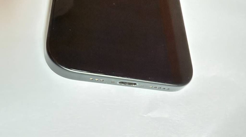 Apple Telefoni cellulari / Smartphones: iPhone 15, 128 GB, schwarz – Usato da Algetshausen venduto da Viner03 2