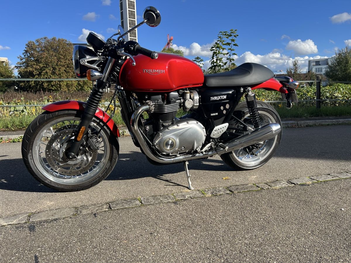 Triumph Strada: Triumph 1200 Thruxton – Usato da Zürich venduto da Pan-Europ 5