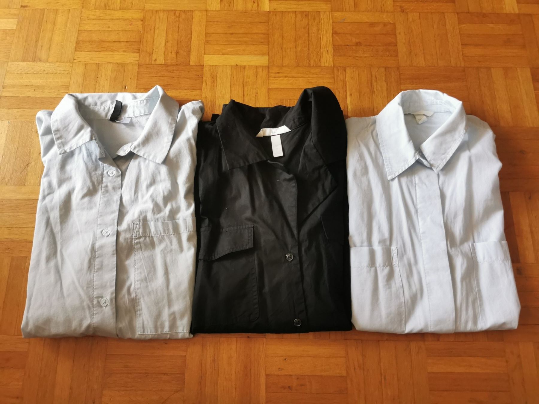 H&M Blusen: Hellblaue und schwarze Blusen Gr. M, eher Oversize – Gebraucht aus Basel von Roundtrip