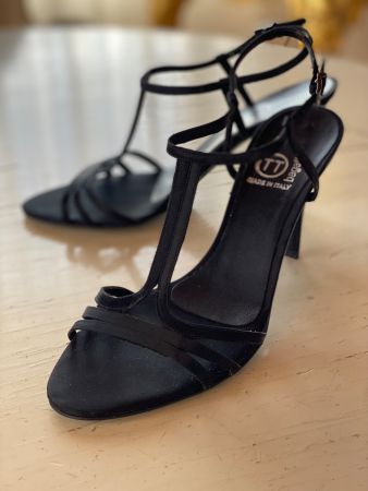 Elegante Sandaletten Gr.37 T-Strap Schwarz Absatzschuhe I...