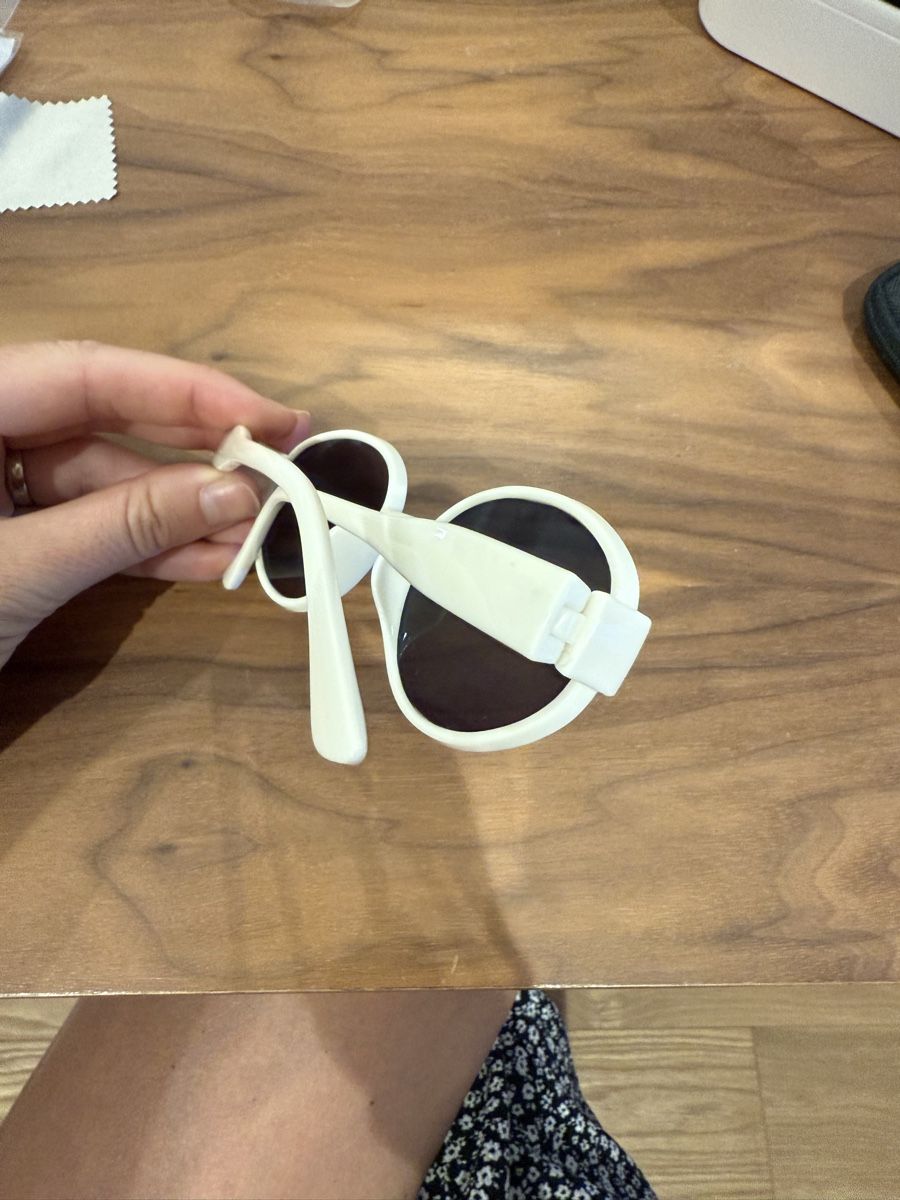 Occhiali & Lenti: Weisse Sonnenbrille im Retro Look - Neu – Nuovo (secondo la descrizione) da Dotzigen venduto da White_Warrior 3