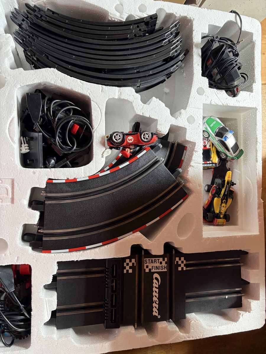 Carrera Circuits: Carrera Rennbahn mit Autos – D'occasion à Herisau par spinn_chind 3