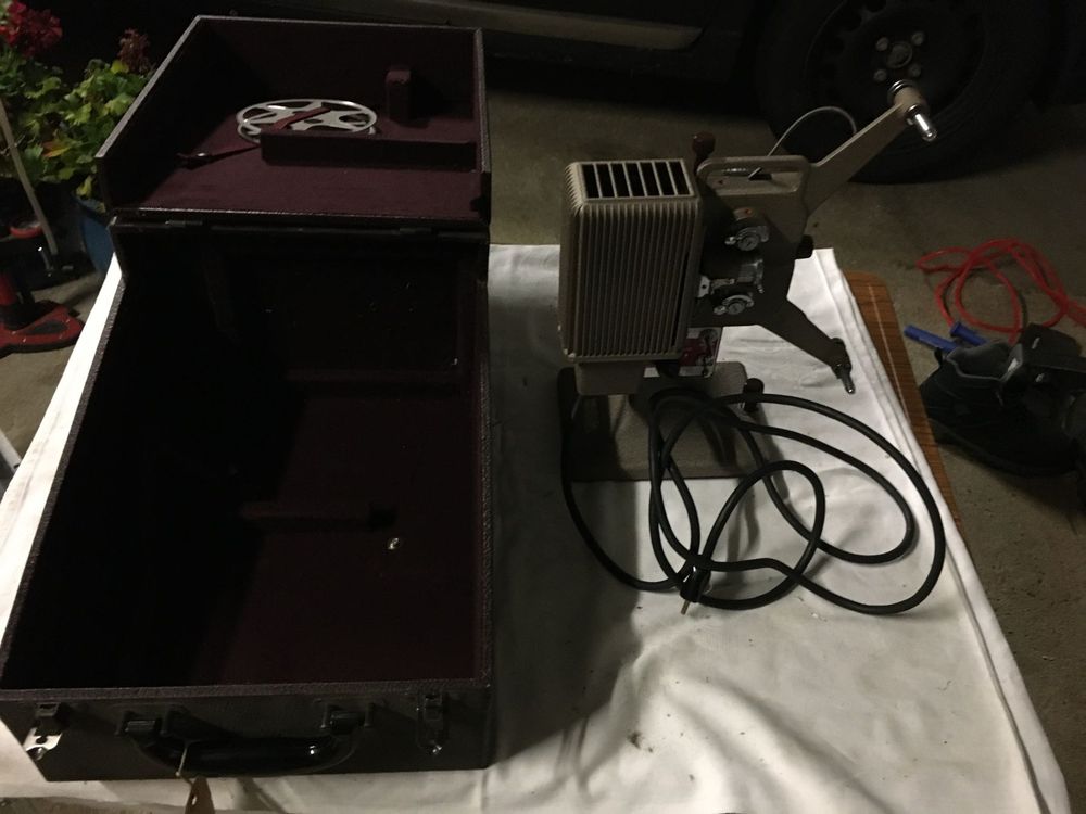 Projecteur de film 8 mm (AP-95-1483) - Collection - Catalogue des