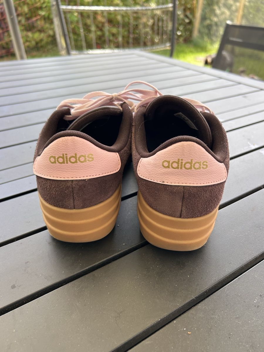 Adidas Scarpe da donna: Baskets Adidas – Usato da Vilars NE venduto da Lau_Vth 2