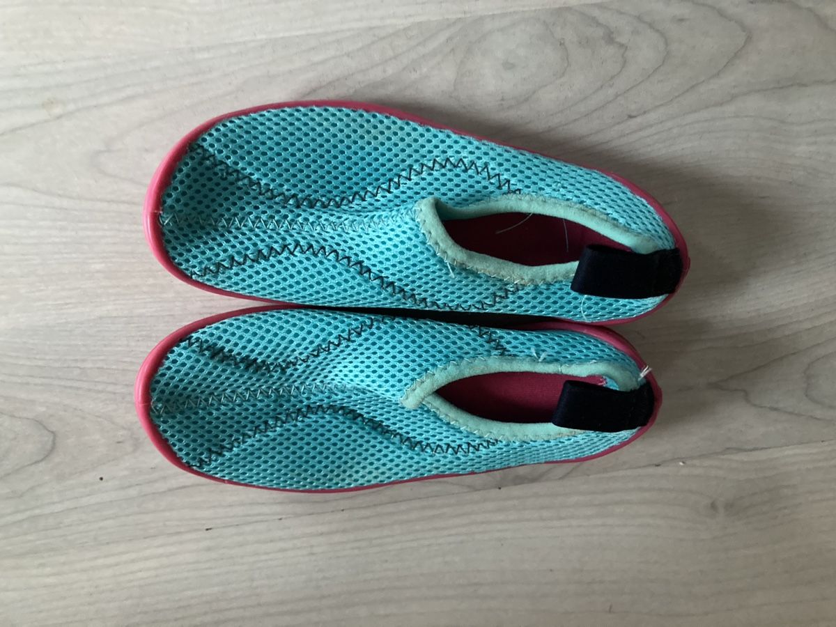 Scarpe per ragazze: Badeschuhe 29 – Usato da Amden venduto da Karplusan