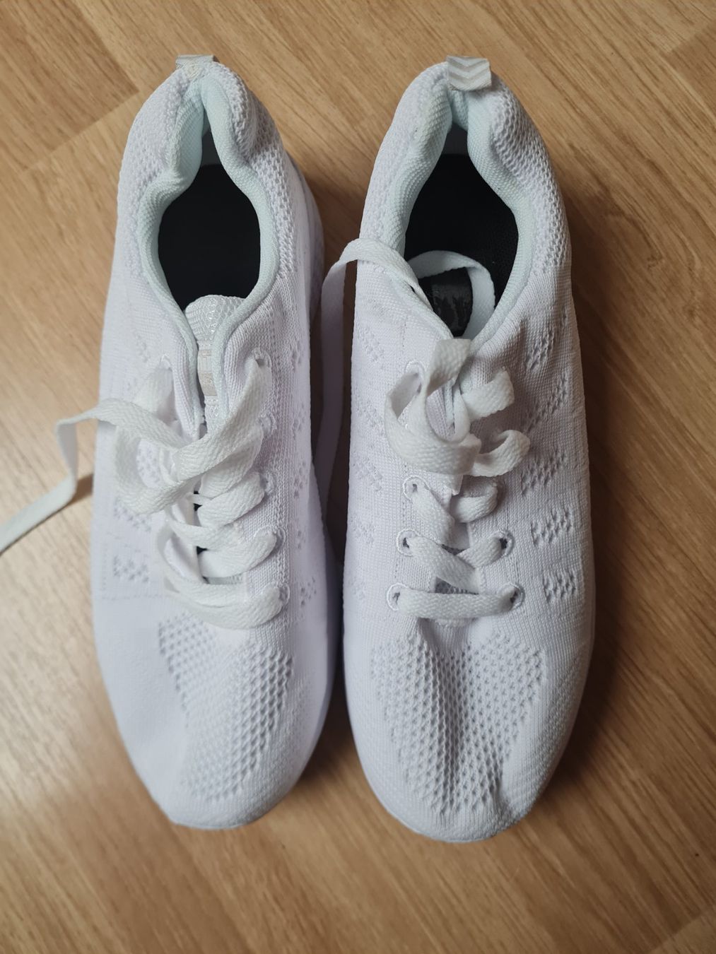 Scarpe da donna: Neue weisse Schuhe – Nuovo (secondo la descrizione) da Schüpfheim venduto da hori02