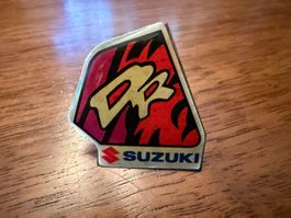 Suzuki DR Anstecknadel Pin Logo gebraucht Zustand gut
